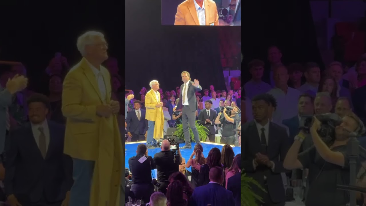 Jared Allen receives his Gold Jacket 👏