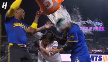 J.P. Crawford with the WALK-OFF HOME RUN for the Mariners 💥 Reporter Gets Soaked