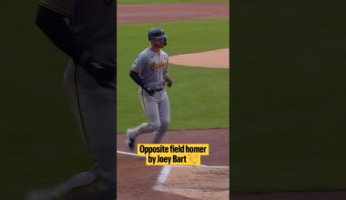 Opposite field home run by Joey Bart 👏
