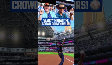 Some fan appreciation from Vlad Jr. on #PlayersWeekend!