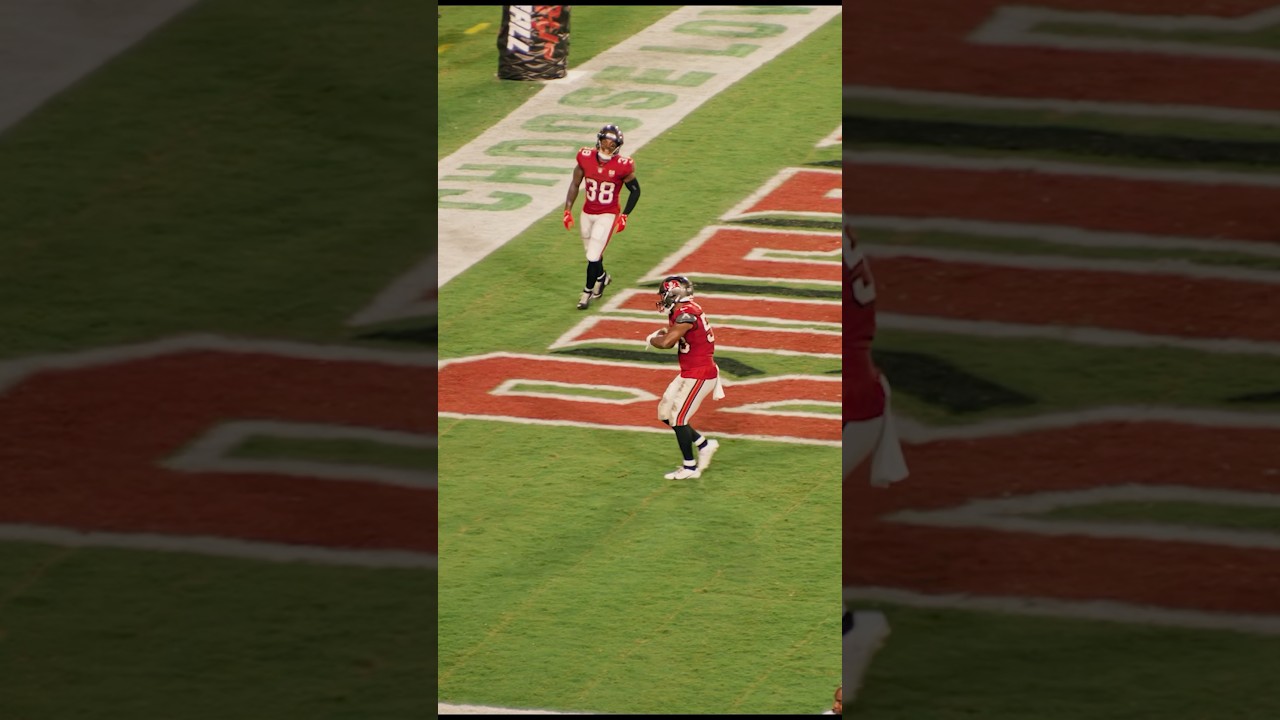 Still thinking about this one-handed #interception from Nick Jackson 🤯 #buccaneers #nfl #football