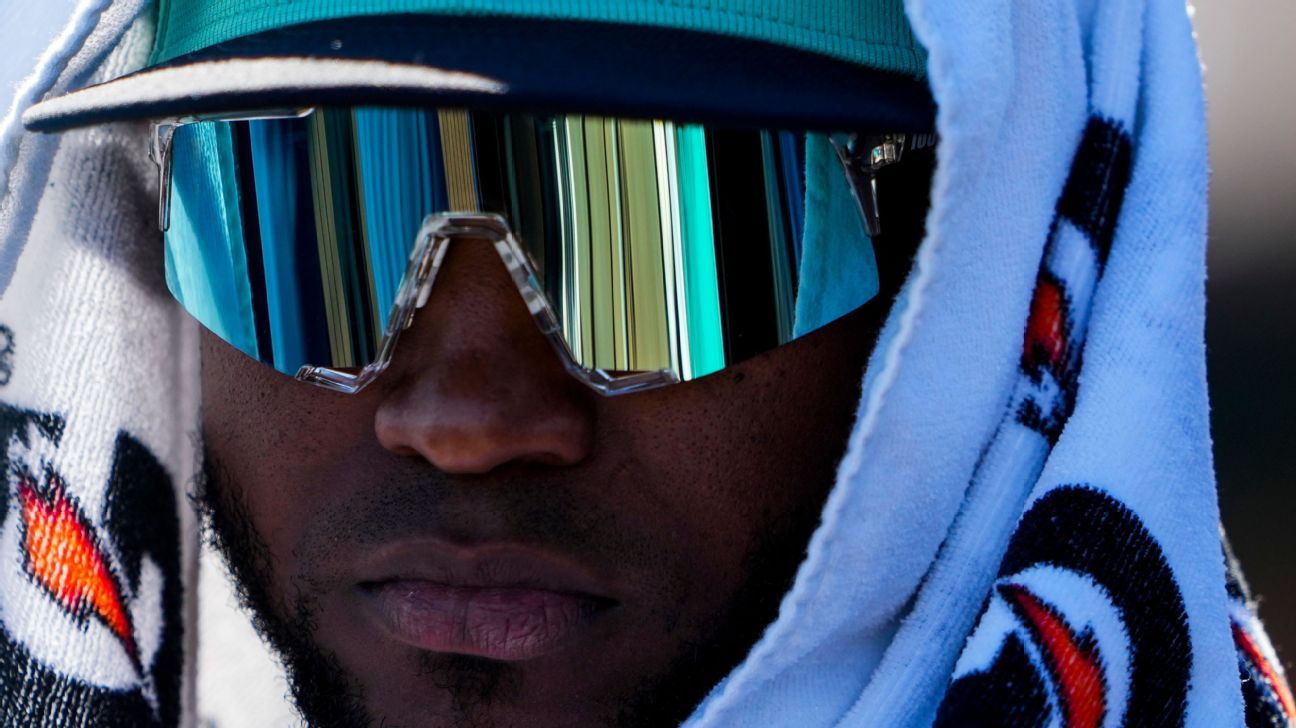 Mariners OF Robles throws bat, ejected from Triple-A game