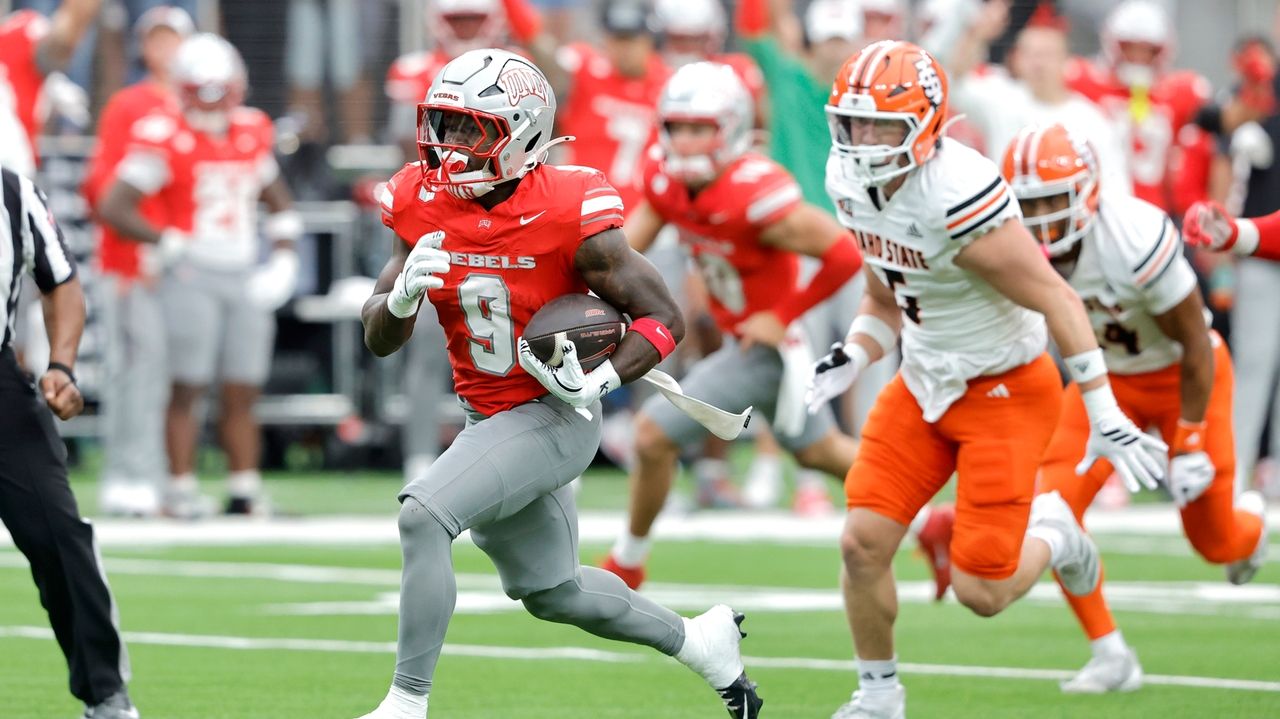 Jai'Den Thomas scores 3 TDs and UNLV holds off Idaho State 38-31 in Dan Mullen's debut as coach