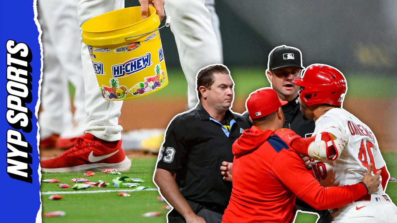 Willson Contreras throws bat towards ump in fiery ejection