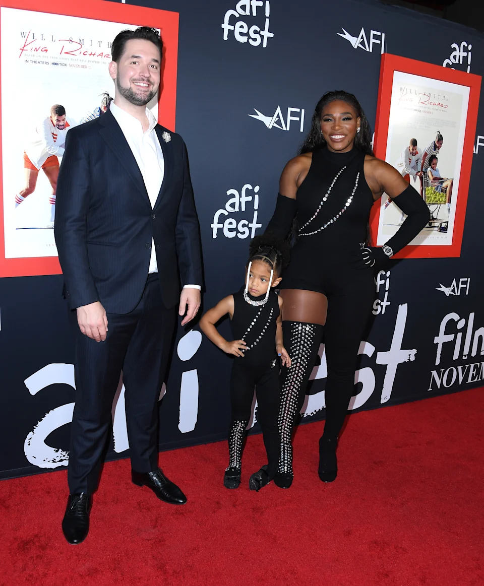 HOLLYWOOD, CALIFORNIA - NOVEMBER 14: Alexis Ohanian, Olympia Ohanian Jr, and Serena Williams arrives at the 2021 AFI Fest: Closing Night Premiere Of Warner Bros. "King Richard" at TCL Chinese Theatre on November 14, 2021 in Hollywood, California. (Photo by Steve Granitz/WireImage )
