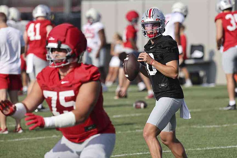 Ohio State quarterback Julian Sayin, right, and offensive lineman Carson Hinzman participate in a drill during NCAA college football practice in Columbus, Ohio, Friday, Aug. 1, 2025. (AP Photo/Paul Vernon)