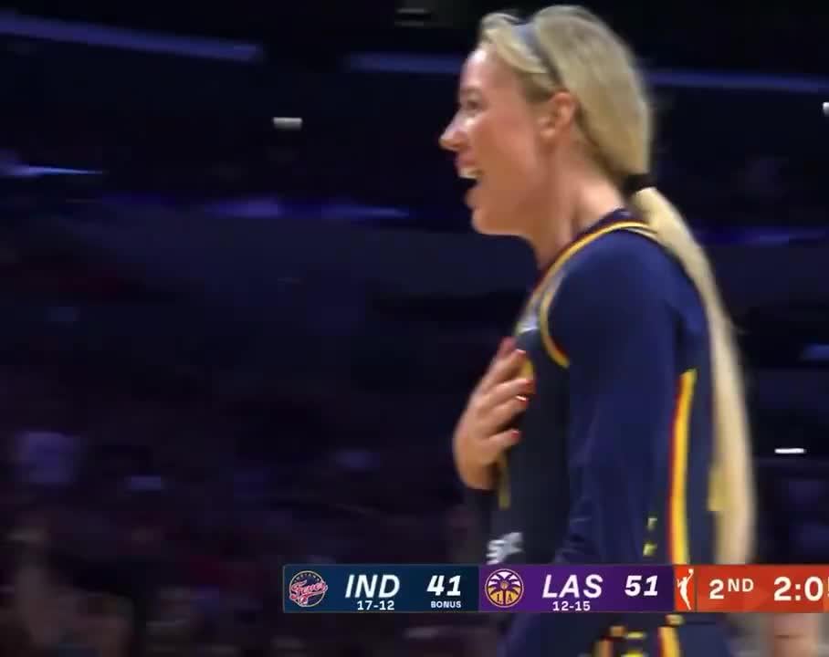 [HIGHLIGHT] A 3rd object has just been identified on a W-NBA court, and this time it hit a player. This is the 3rd occurrence in just a week