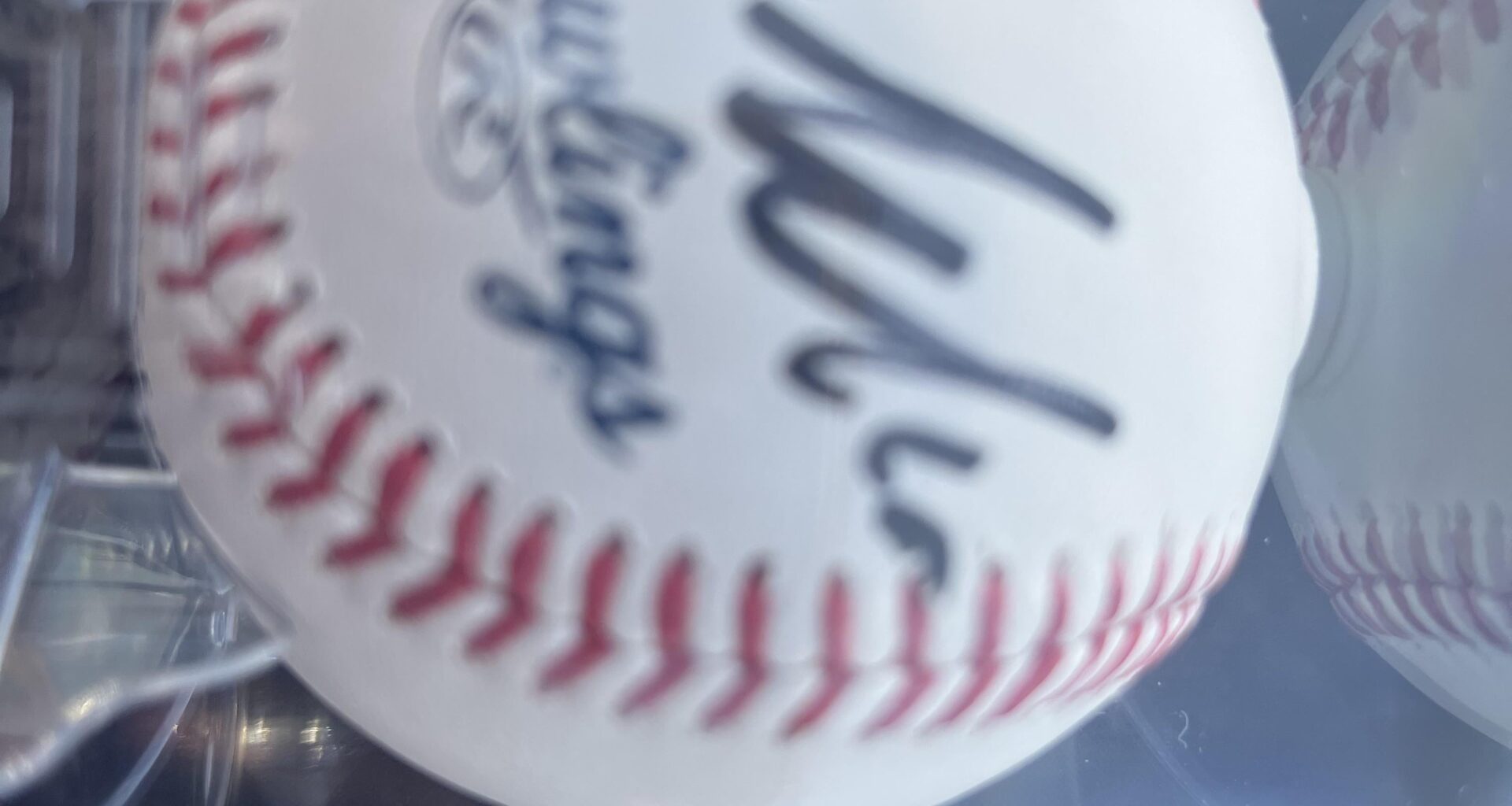 Can someone tell which current player signed this