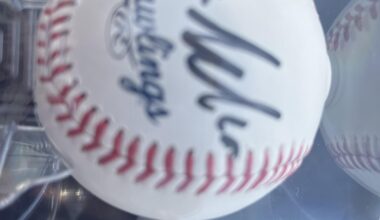 Can someone tell which current player signed this