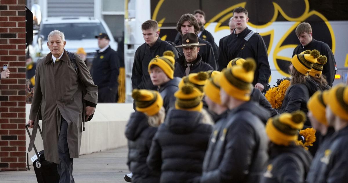 College football: Hawkeyes make it through training camp 'pretty healthy' - TelegraphHerald.com