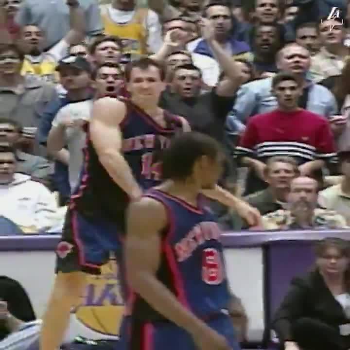 Shaq with one of the most disrespectful moves ever
