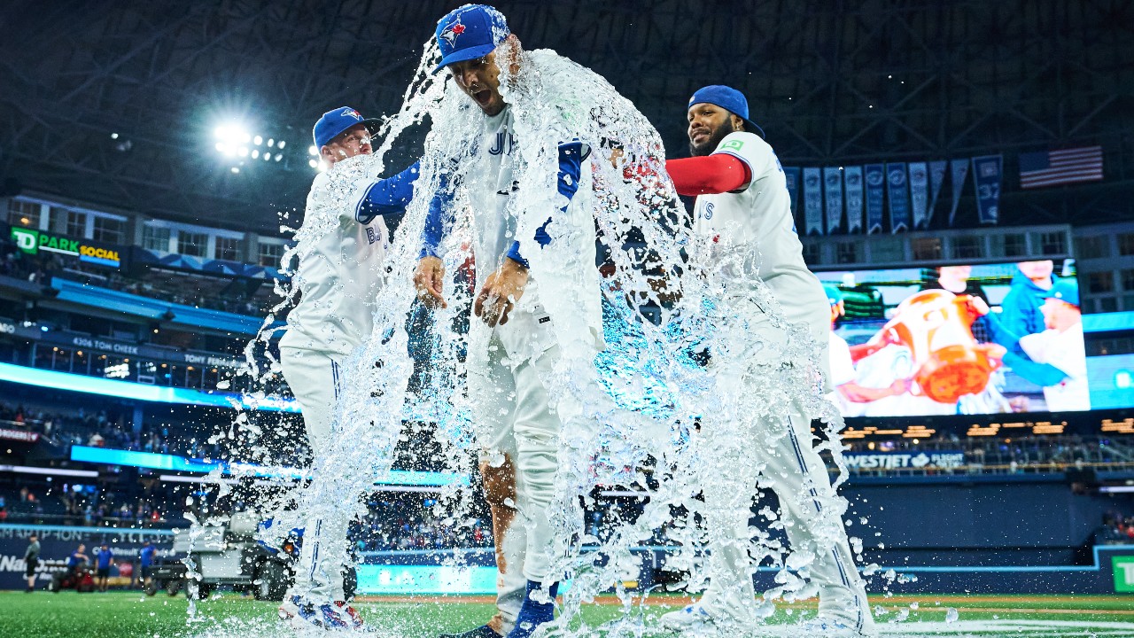 Often overlooked, Gimenez stars in Blue Jays' lopsided win over Twins