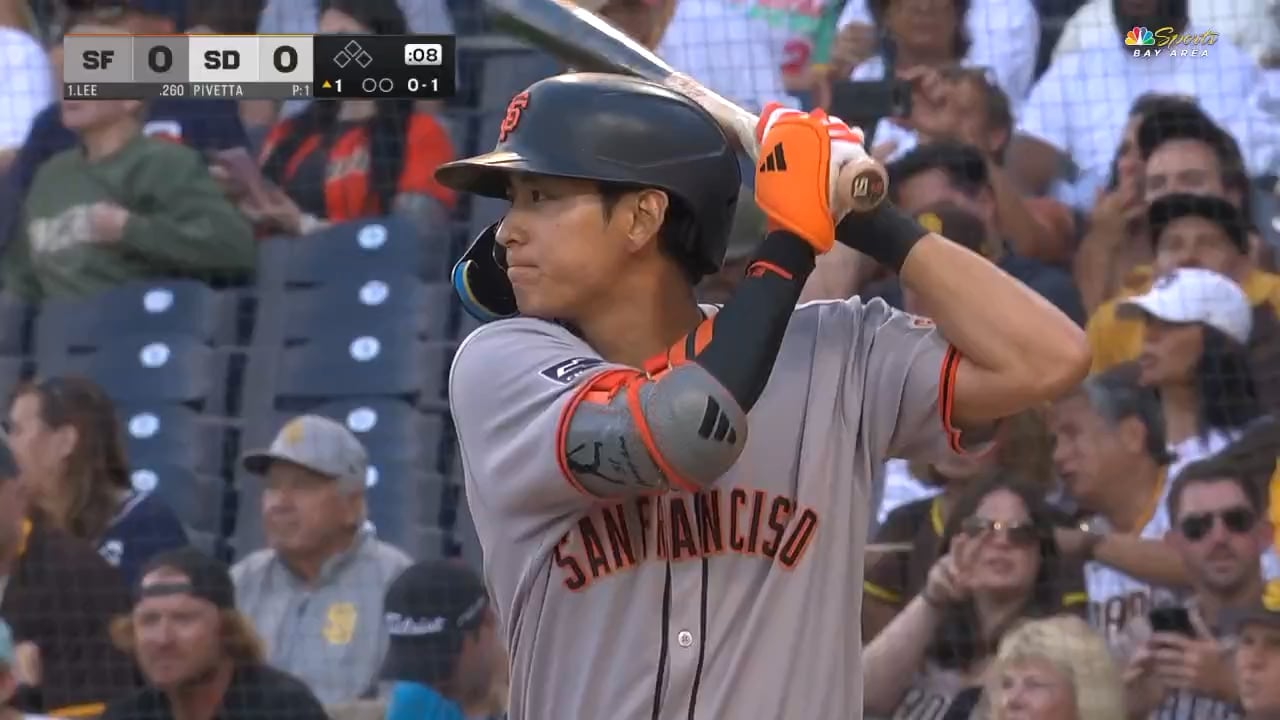Jung Hoo Lee leads off the game with a solo shot!