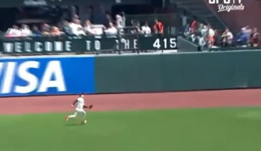 Jung Hoo Knees' Catch (Korean Broadcast)