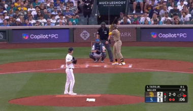 [Highlight] Fernando Tatis Jr. swats the THIRD Padres homer of the inning! 💪💪💪