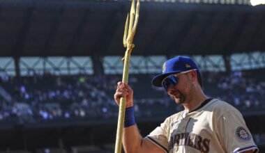 Cal Raleigh joins Mickey Mantle as only switch-hitters to hit 50 homers