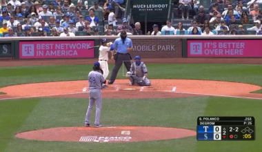 Jorge Polanco takes Jacob deGrom deep early to put the Mariners on the board first