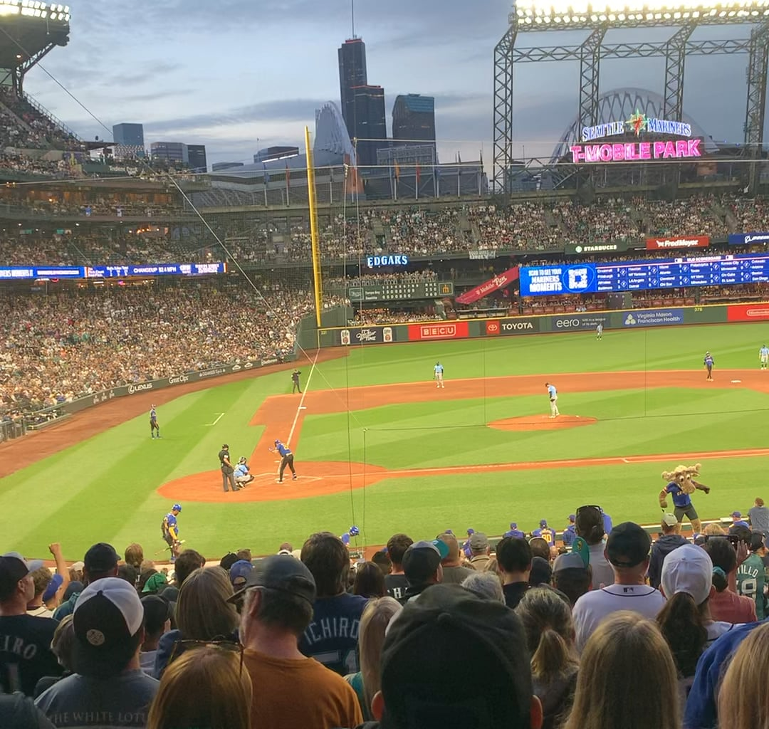 Big Dumper 3 run go ahead Hr. Cal Raleigh!