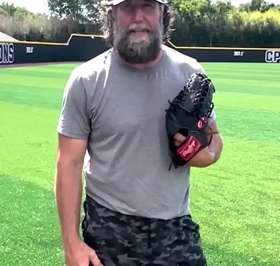 [Mets official] "R.A. Dickey is getting his arm ready for the Alumni Classic 👀 Join him and other Mets alumni at @CitiField on September 13!"