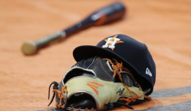 Astros fan 'Sheryl' catches HR ball in Miami, makes deal with Marlins rookie