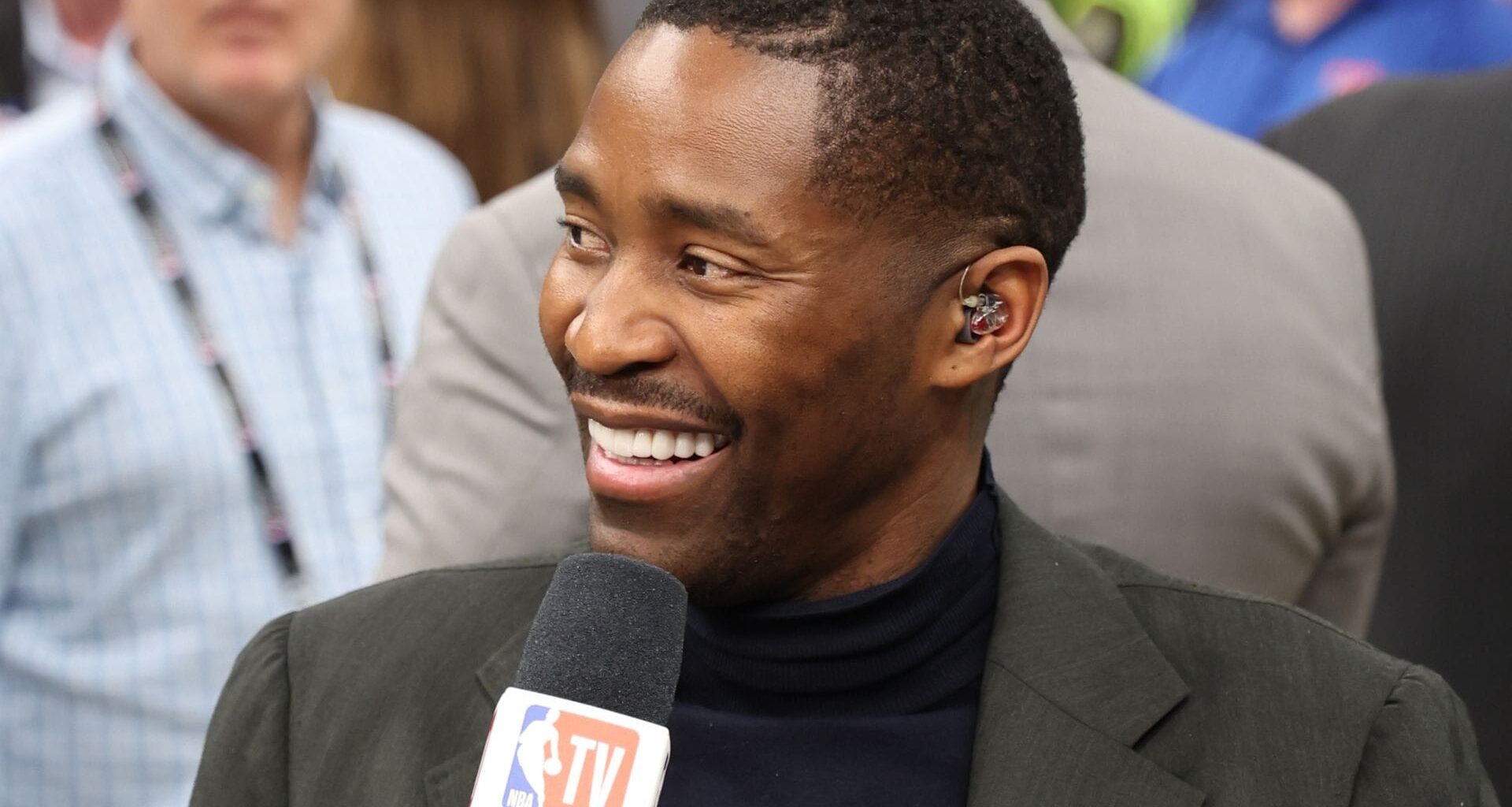 Reddit AMA: Flagg, Harper, Edgecombe at Rookie Photo Shoot