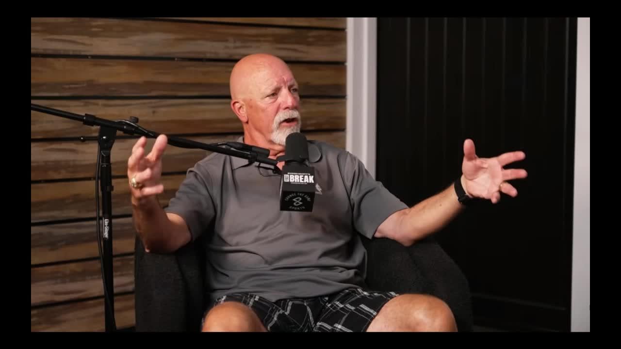 [Byron Scott’s Fast Break] Ex-Lakers Trainer Gary Vitti Recalls the Time Shaq Wiped His Ass and Threw Shit-Covered Toilet Paper at Him While He Was Using the Urinal