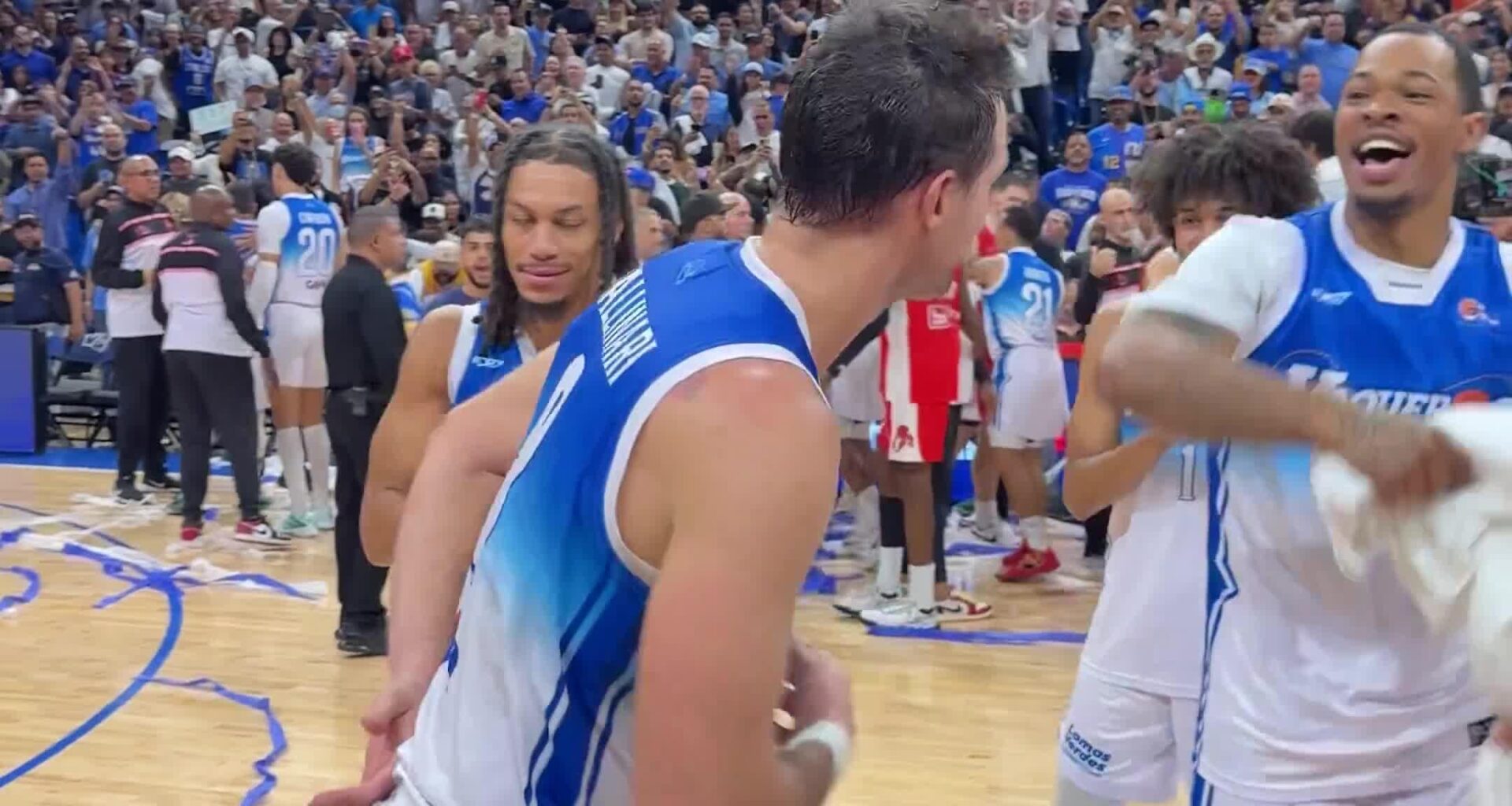 Danilo Gallinari wins the Finals MVP and a championship with Vaqueros de Bayamón (Puerto Rico). His first pro title