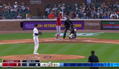 Good job Neto 😇 This guy does whatever it takes to help the team 😀 I love it!