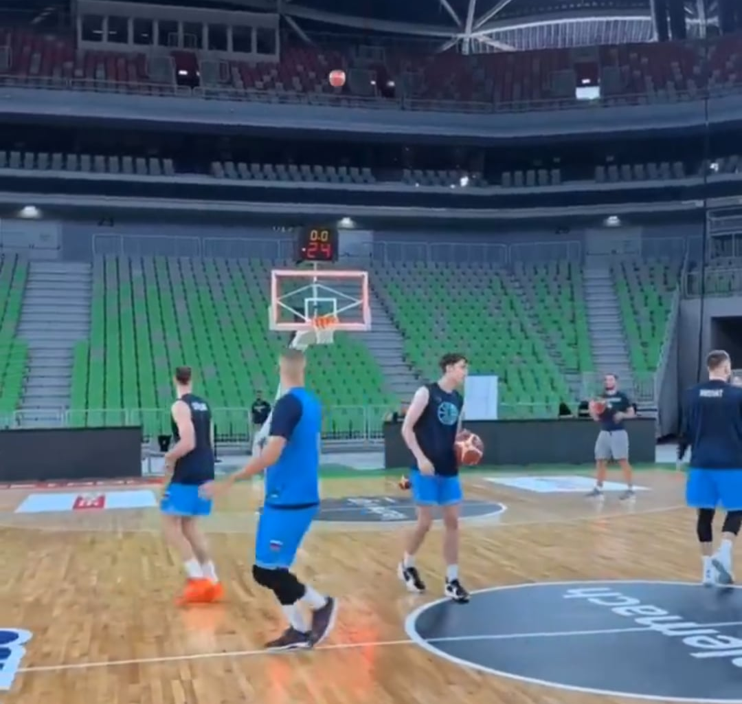 Luka Dončić got them clutch genes! 🪄