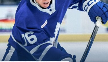 The Toronto Maple Leafs sign William Villeneuve to a one-year, two-way contract extension