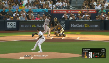 [Highlight] Fernando Tatis Jr.'s INSANE home run robbery