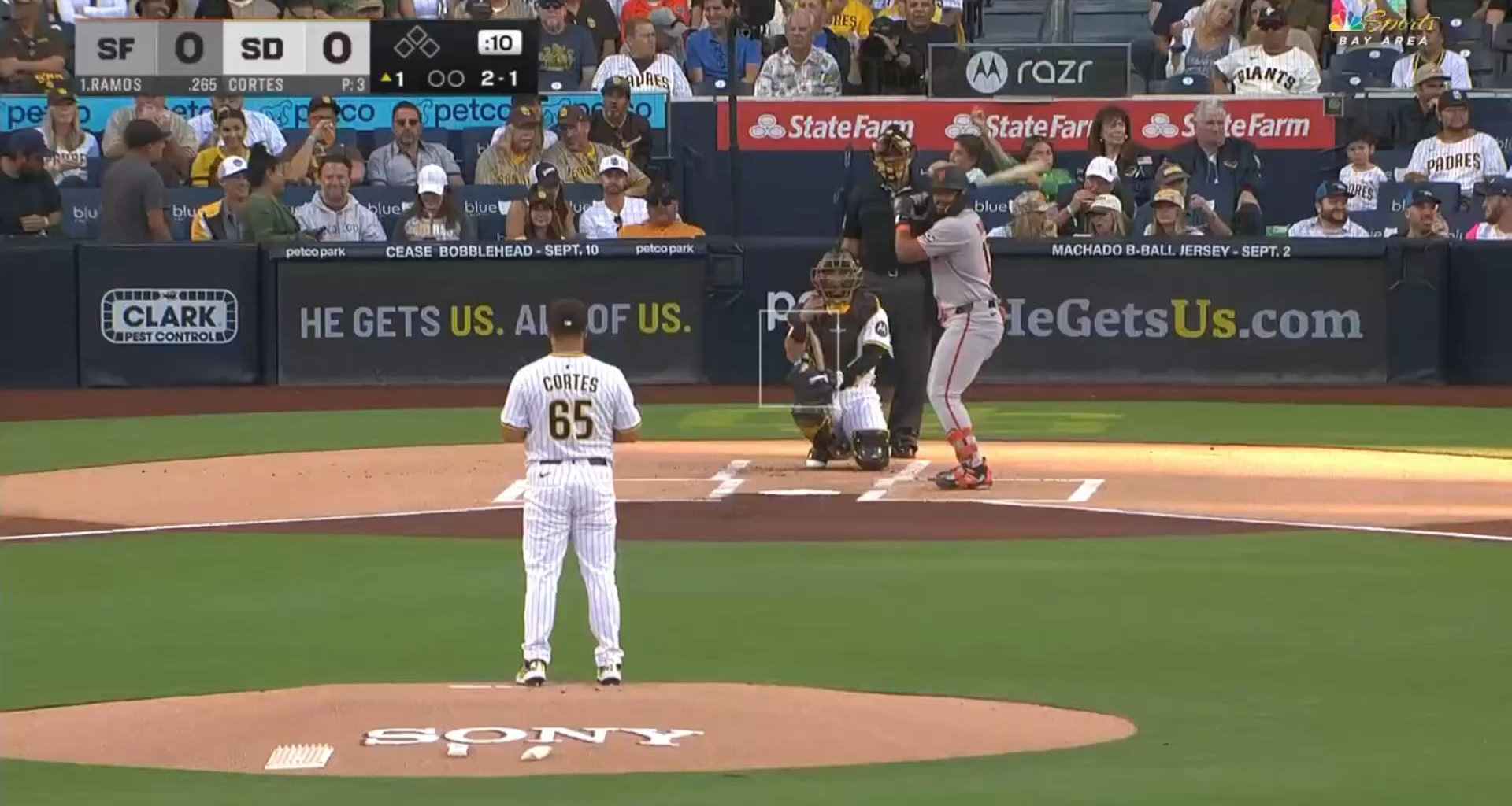 Heliot, Raffy, and Wilmer all with round trippers in the 1st for an early 4-0 lead!