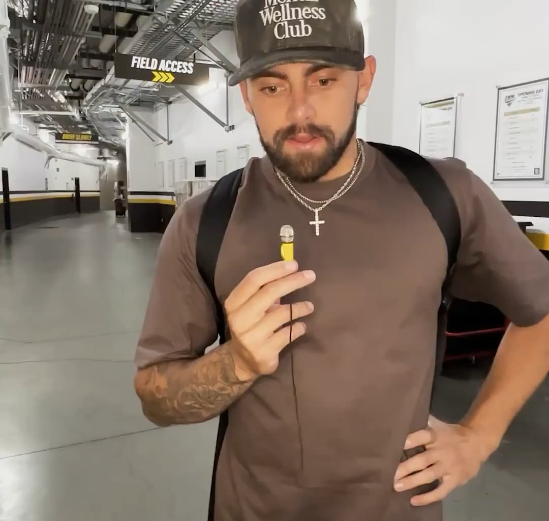 [Padres] Who has the most unread text messages on their phone? 🤔