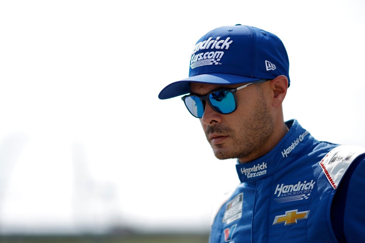 Frustrated Kyle Larson boils over on the radio in rough Iowa race