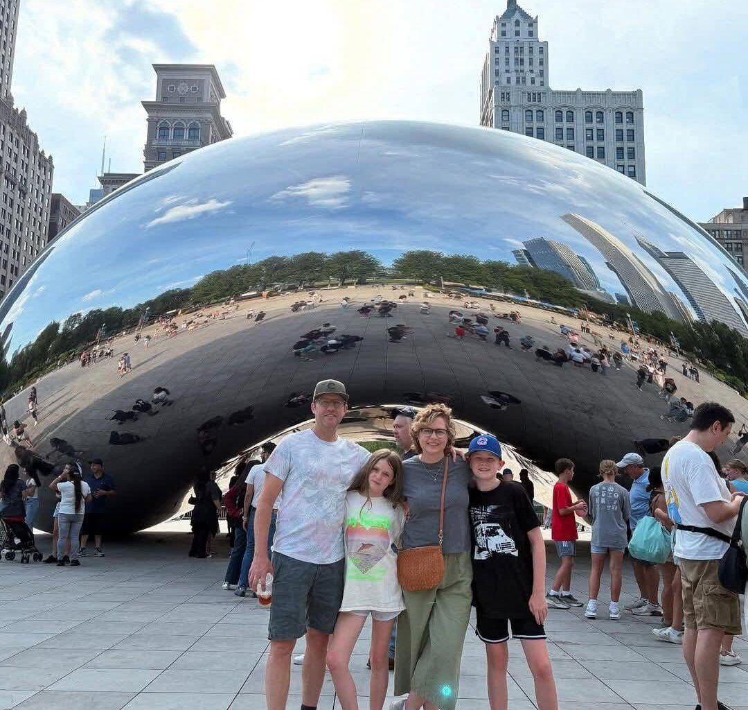 Jenna Fisher's (The Office) family supporting the boys