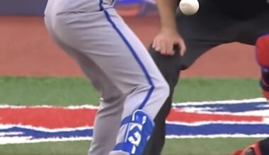 Someone on instagram pointed out to me that Mike is still rockin his Giants away cleats 😅