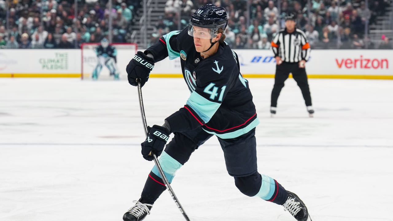 Evans signs 2-year, $4.1 million contract with Kraken