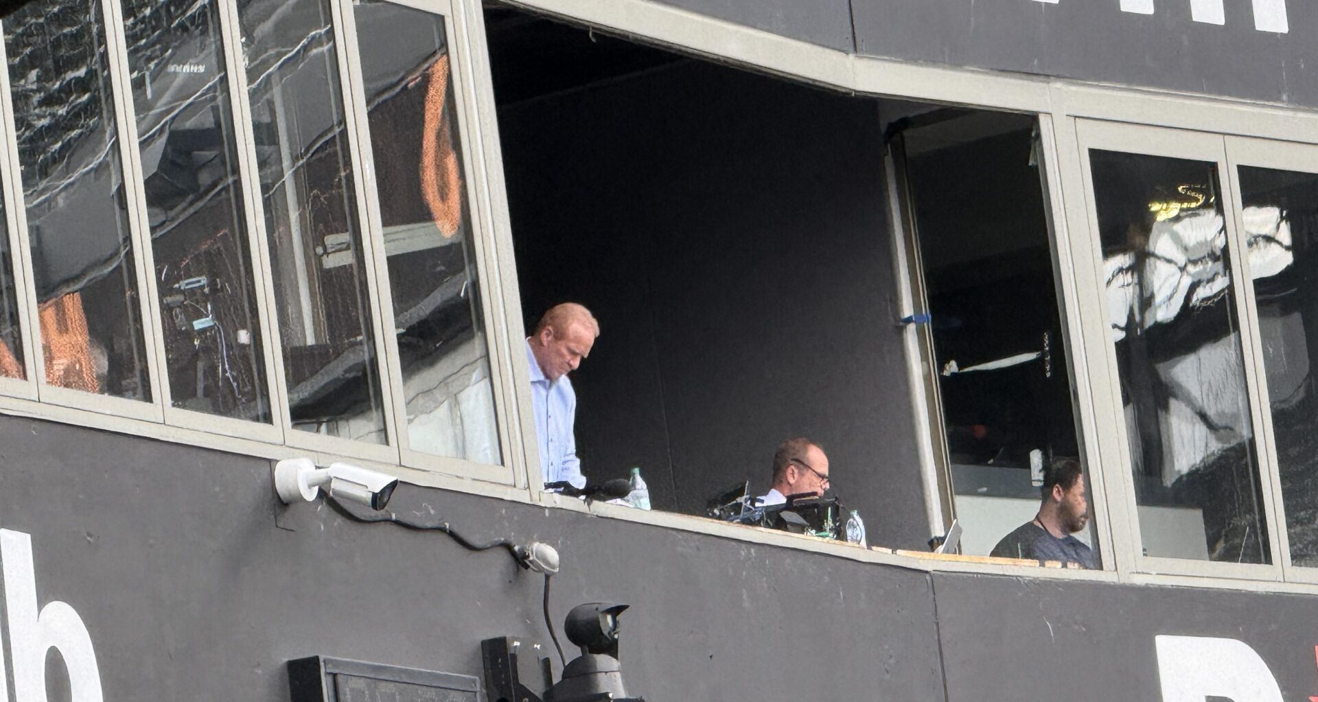 Hud back in the booth tonight 😎 let’s gooo