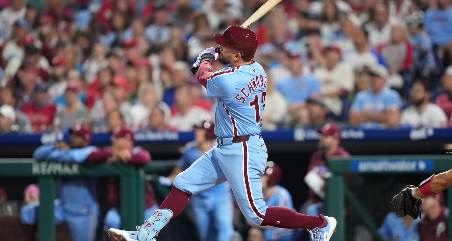 Kyle Schwarber has become the 21st player in MLB history to hit 4 HRs in a single game!