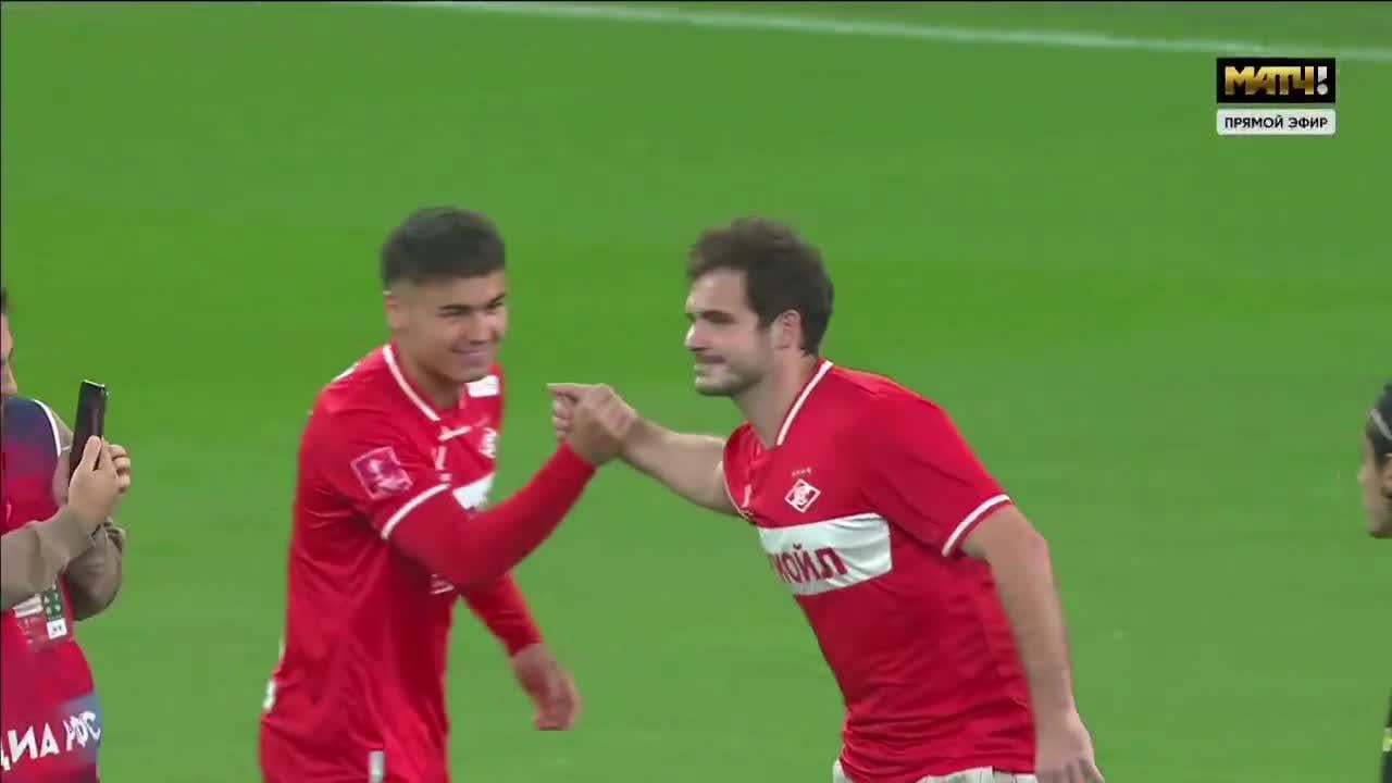 Igor Shesterkin went back to his roots. But not to hockey’s Spartak, to the soccer one! Fans gave him a warm welcome at Spartak Stadium.
He even took a symbolic kick at the ball