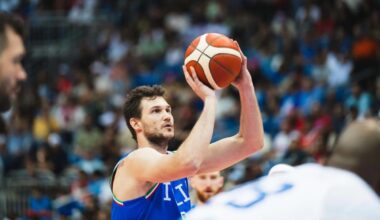 [BasketNews] The pregnant wife of Danilo Gallinari was bitten by shark while swimming in Puerto Rico and suffered an open wound to her thigh.