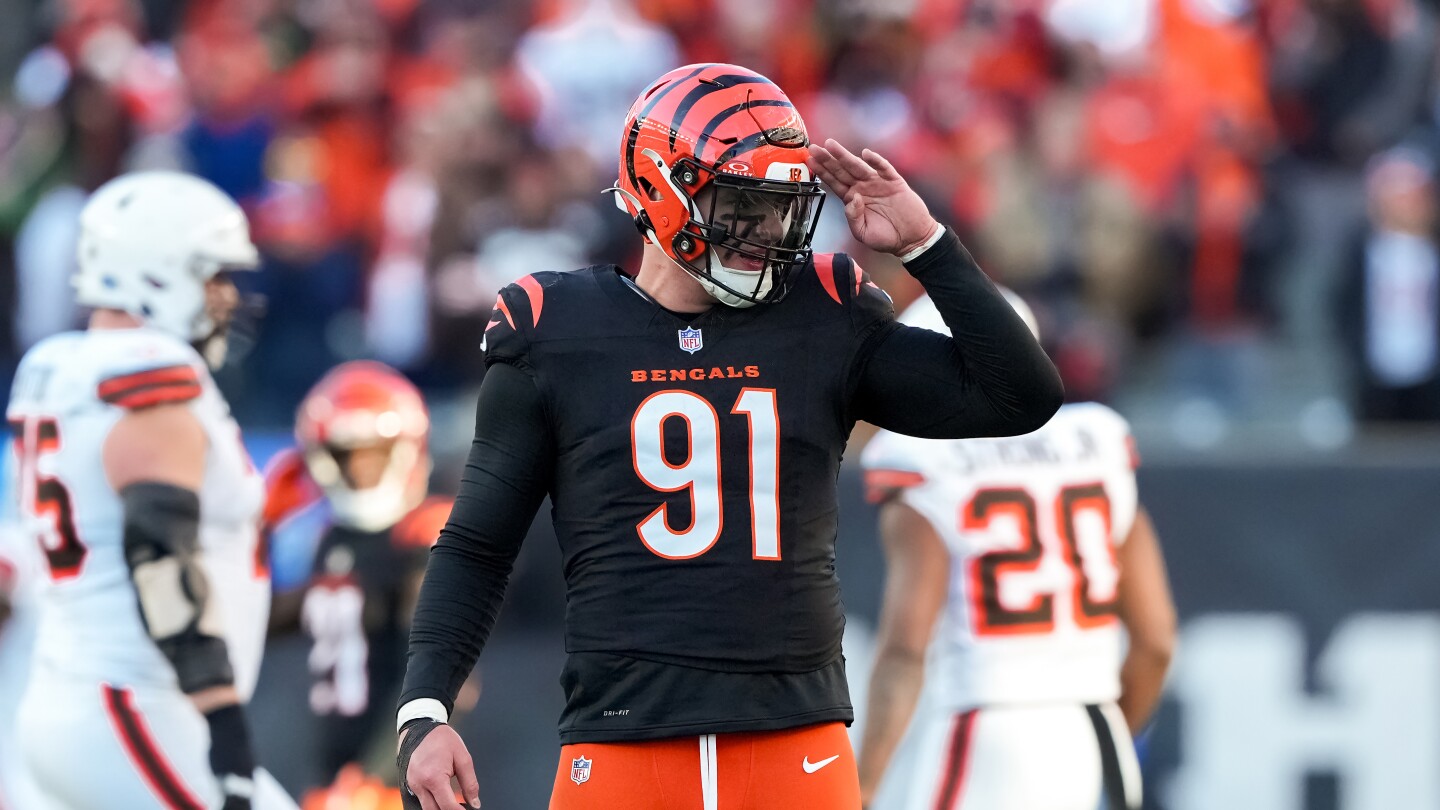 Reports: Bengals asking for player, draft pick compensation in Trey Hendrickson trade talks