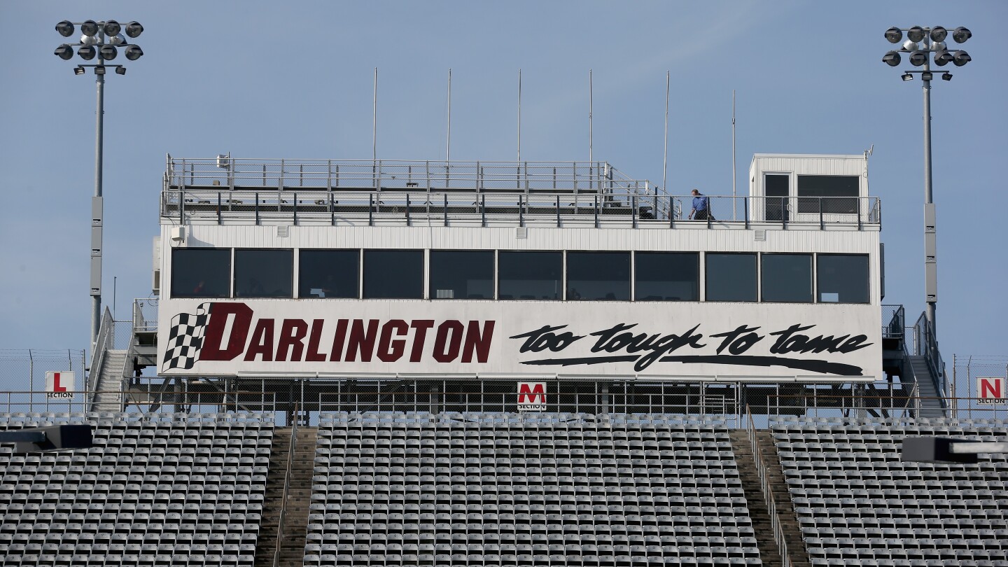 How to watch Sunday's Southern 500 Cup race at Darlington: Start time, TV info and weather