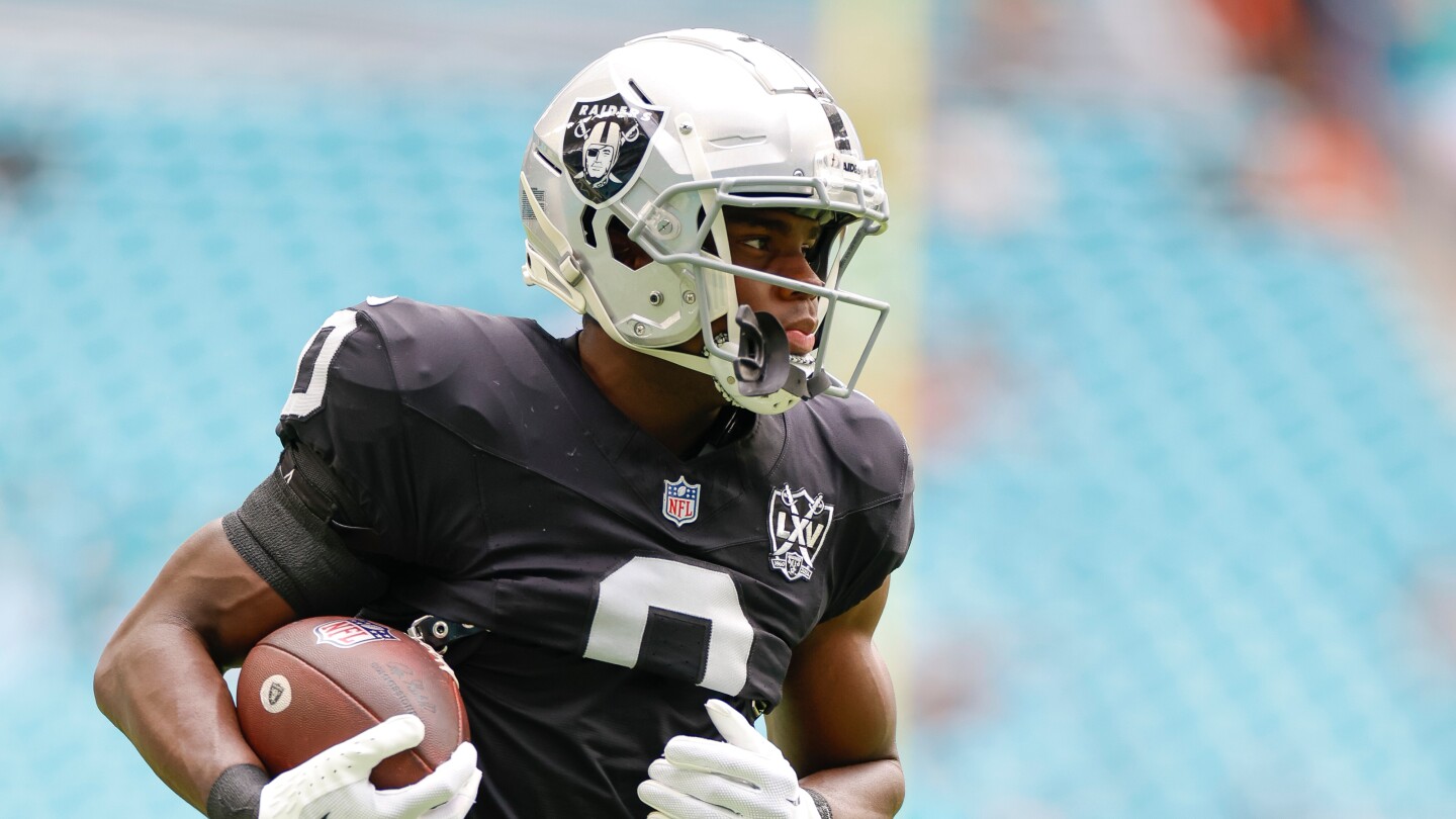 Eagles trade DT Thomas Booker to Raiders for CB Jakorian Bennett