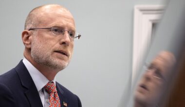 FCC chairman tells Google to resolve YouTube-Fox dispute before football season