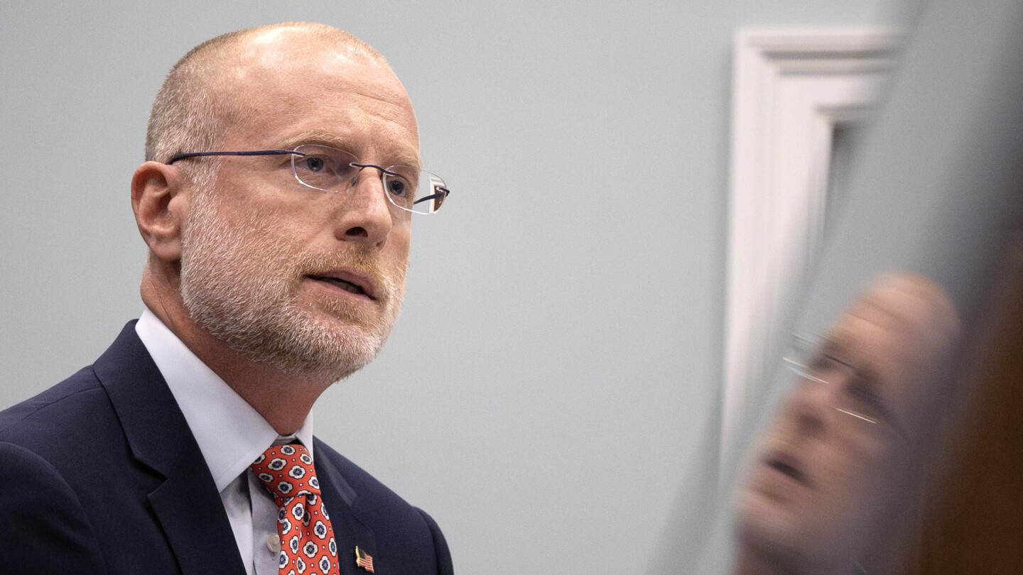 FCC chairman tells Google to resolve YouTube-Fox dispute before football season