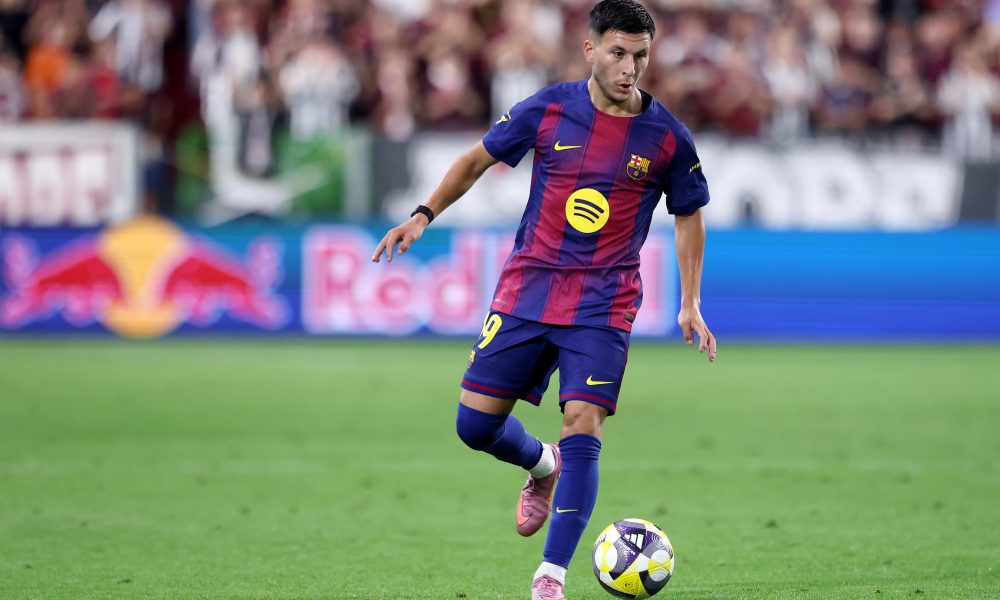 KOBE, JAPAN - JULY 27: FC Barcelona's Roony Bardghji controls the ball during the preseason friendly between Vissel Kobe and FC Barcelona at Noevir Stadium Kobe on July 27, 2025 in Kobe, Hyogo, Japan. (Photo by Paul Miller/Getty Images)