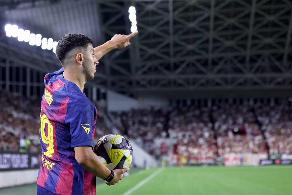 KOBE, JAPAN - JULY 27: FC Barcelona's Roony Bardghji prepares to take a corner kick during the preseason friendly between Vissel Kobe and FC Barcelona at Noevir Stadium Kobe on July 27, 2025 in Kobe, Hyogo, Japan. (Photo by Paul Miller/Getty Images)