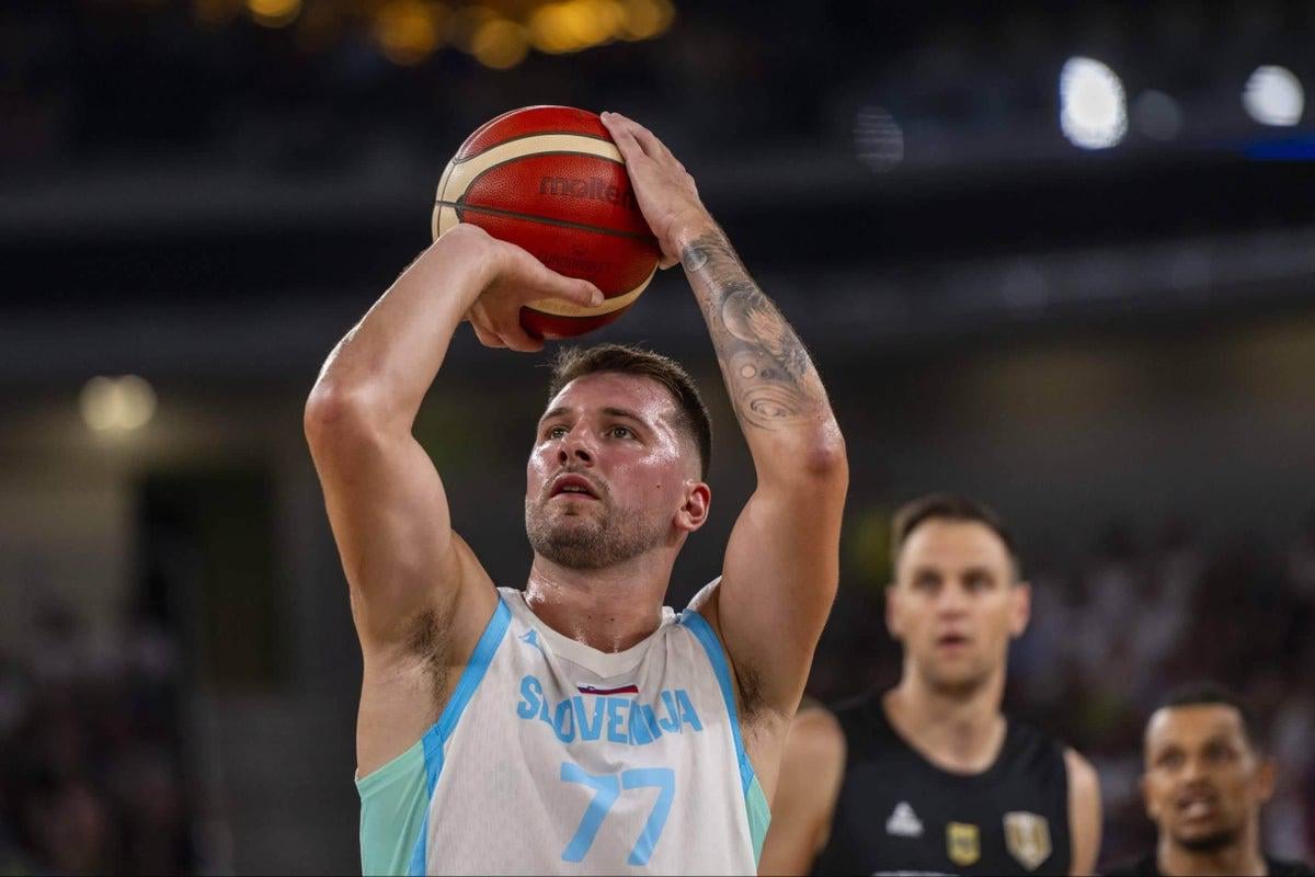 [Woike] Luka Dončić on Jeanie and Rob’s visit to Poland to show him their support ahead of EuroBasket: “It means a lot,” he said. “It’s a long flight. I think it’s like 11, 12 hours, so it means a lot for them just to be here to support me. We had a great lunch today, it was great to see them.”