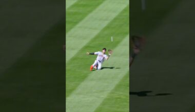 This might be the smoothest catch of Jung Hoo Lee’s career so far